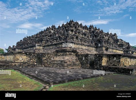 Jaavalaisten Kuningas Sailendra ja Borobudur Temppeli - Maailman Suurin Buddhalaistemppeli 800-luvulla Jaavalla